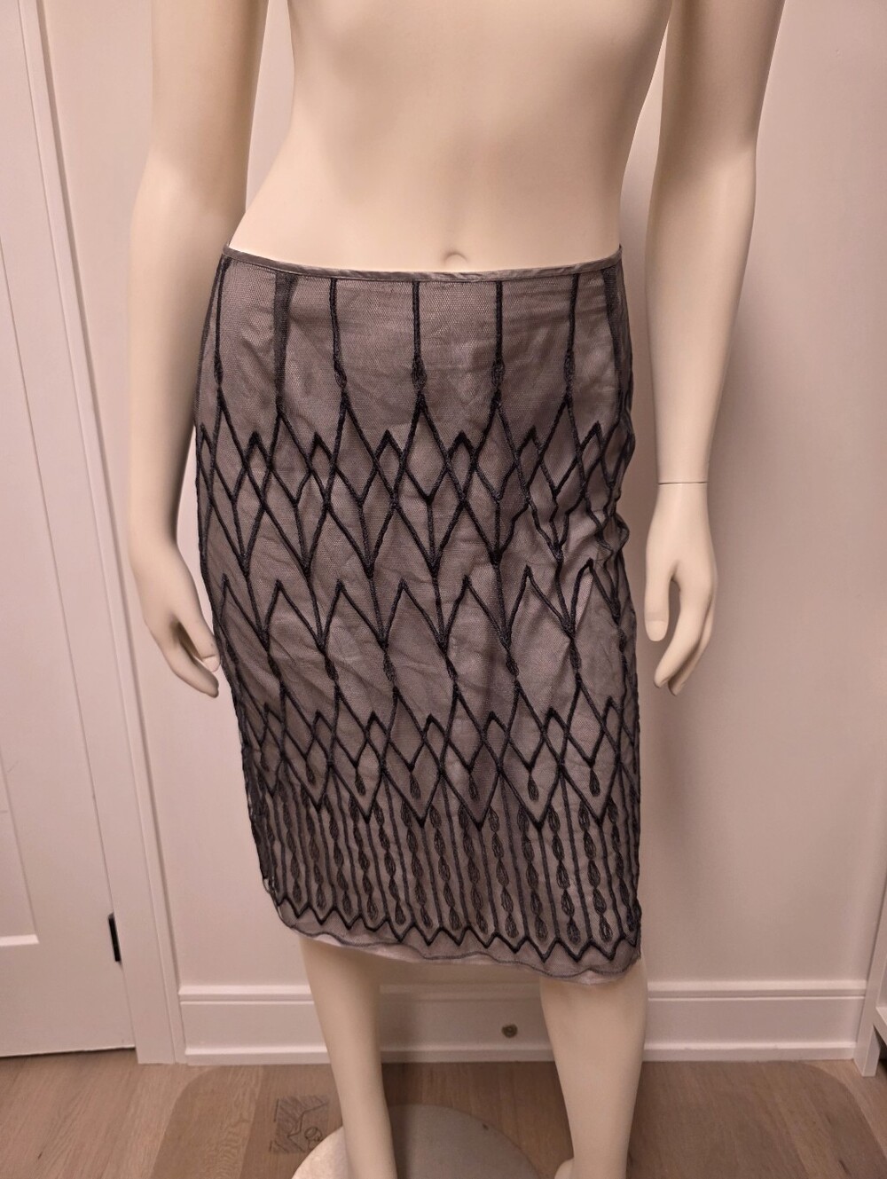 Vintage Sportmax Gray Mesh Pencil Skirt with Zigzag Embroidery M